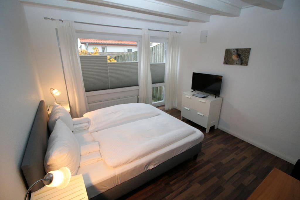 Postel nebo postele na pokoji v ubytování Haus Bomhoff Sylt