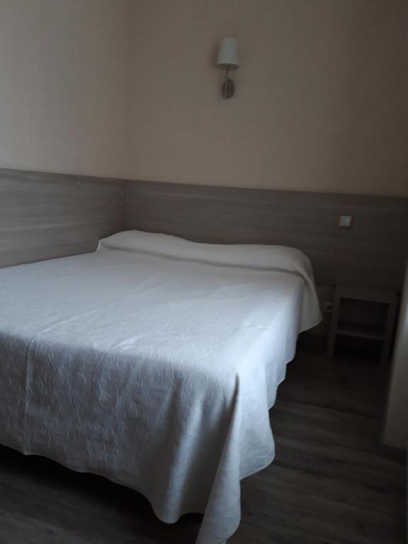 Postel nebo postele na pokoji v ubytování Hôtel la Guimbarde