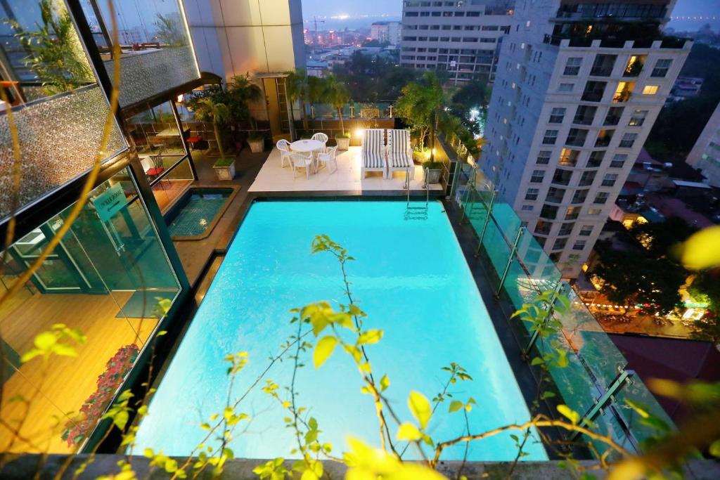 Bazén v ubytování La Casa Hanoi Hotel nebo v jeho okolí