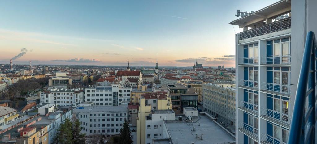 Nespecifikovaný výhled na destinaci Brno nebo výhled na město při pohledu z hotelu