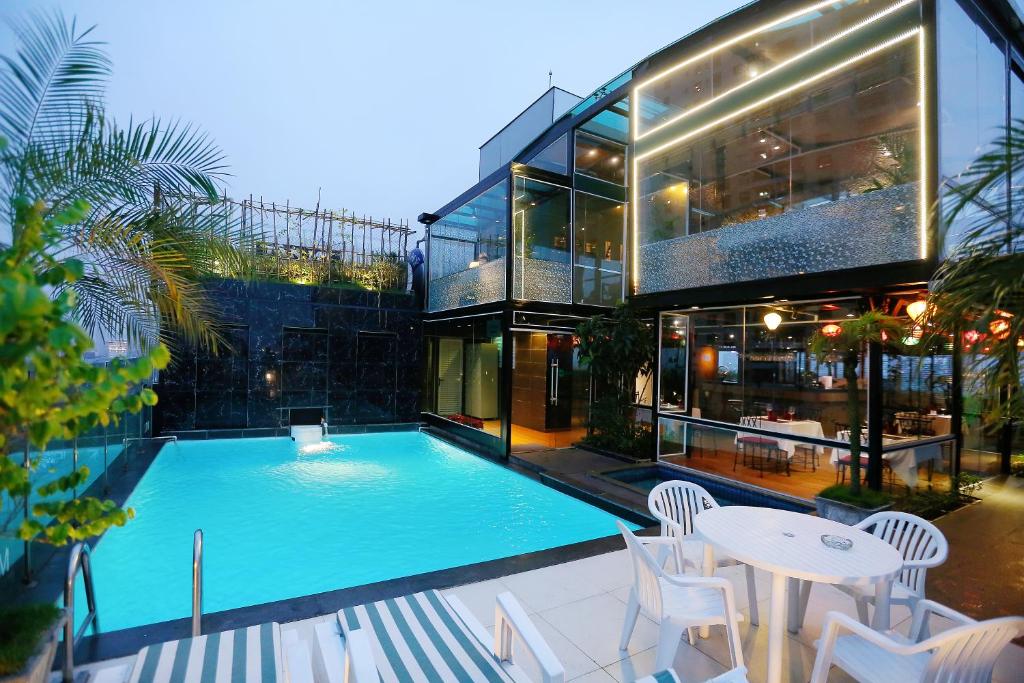 Bazén v ubytování La Casa Hanoi Hotel nebo v jeho okolí