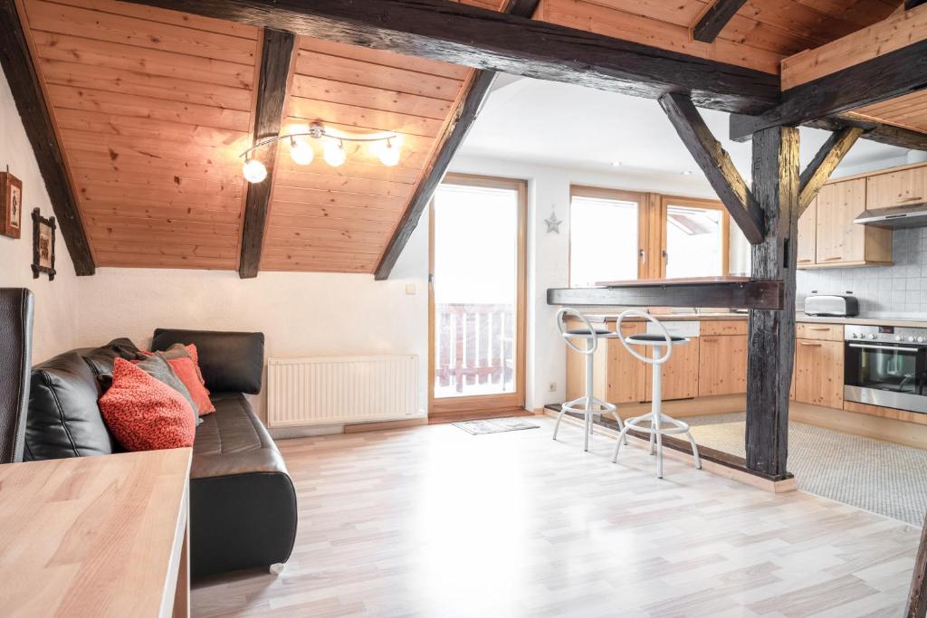Kuchyňa alebo kuchynka v ubytovaní Lake View Lodges by we rent, SUMMERCARD INCLUDED