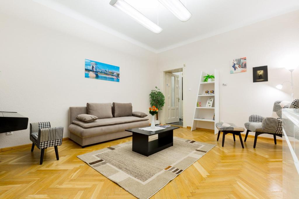 K17 Kinizsi Apartment - Housity