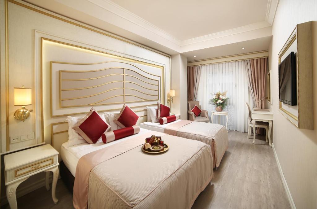 Halifaks Hotel - Deluxe Triple Room