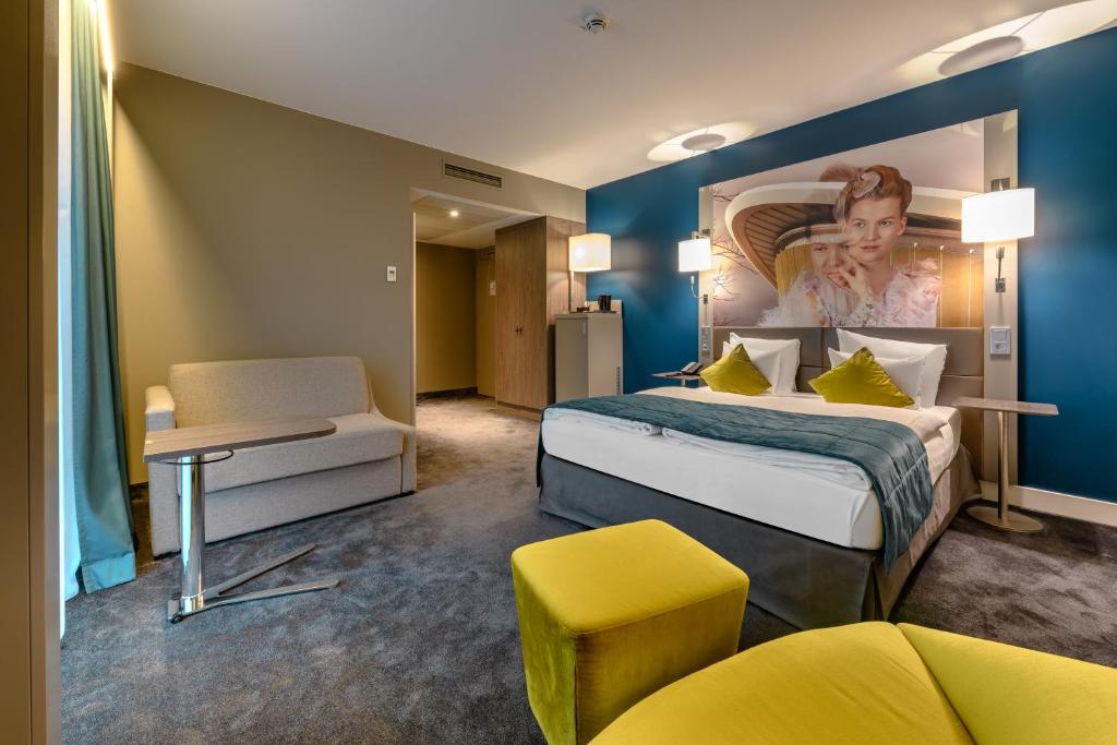 Postel nebo postele na pokoji v ubytování MERCURE Hotel Berlin Wittenbergplatz