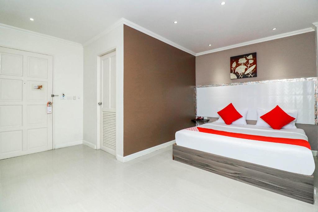 Natural Beach Hotel Pattaya - Deluxe Double Room
