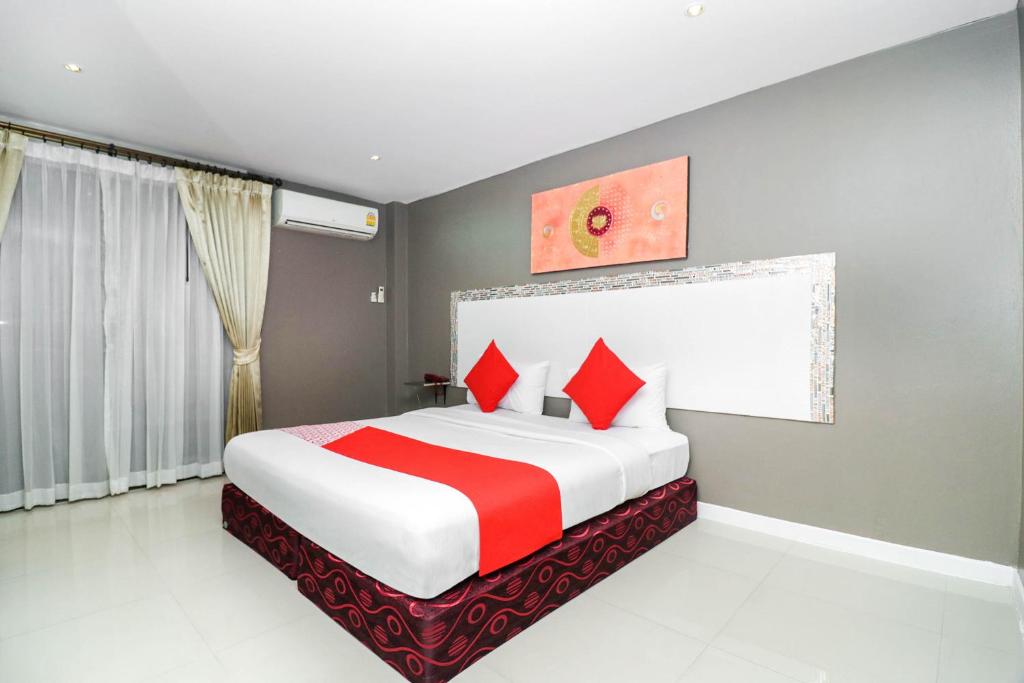 Natural Beach Hotel Pattaya - Double Room With Pool View