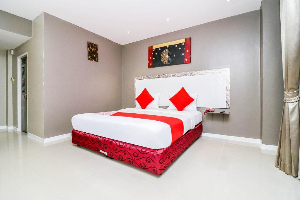Natural Beach Hotel Pattaya - Deluxe Double Room With Pool Access