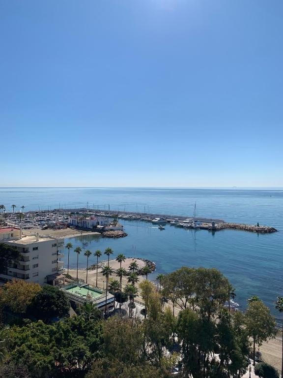Skol 927A - beachfront central luxury penthouse
