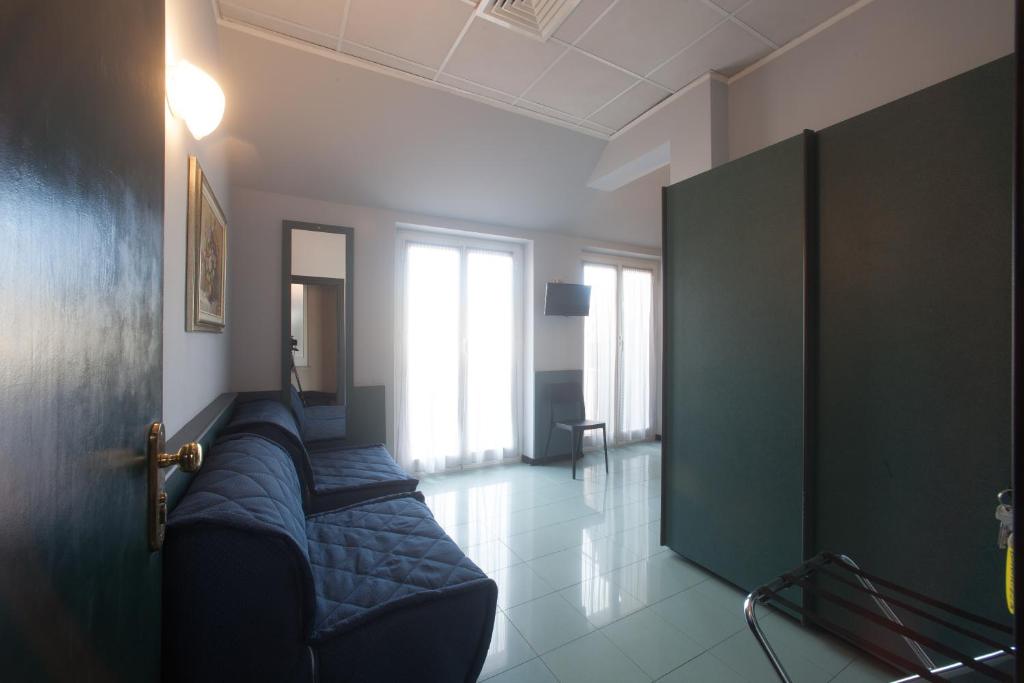 a room with a couch in the middle of a room at Hotel Tirreno in Genoa