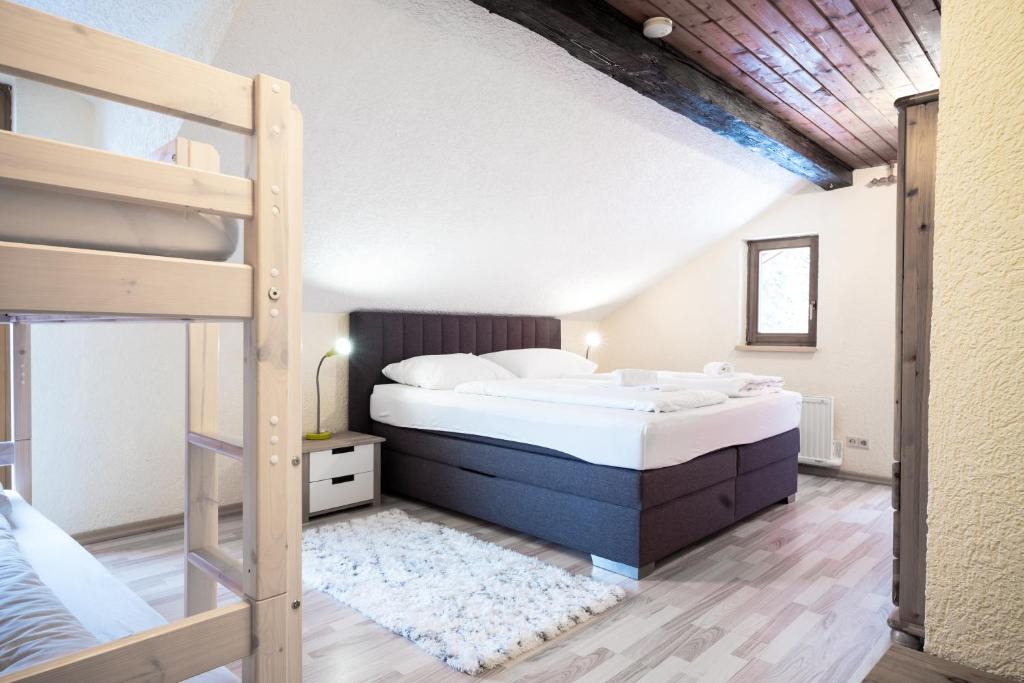 Posteľ alebo postele v izbe v ubytovaní Lake View Lodges by we rent, SUMMERCARD INCLUDED