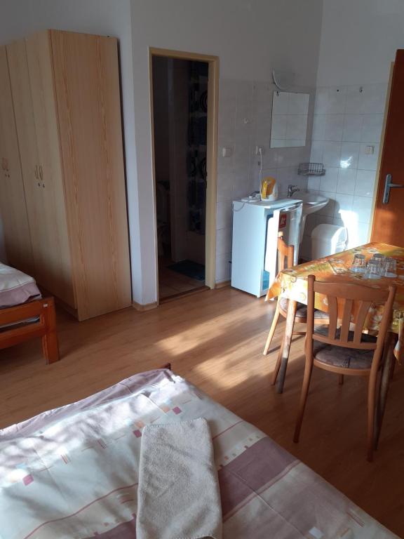 Kuchyň nebo kuchyňský kout v ubytování Ubytovňa a penzión Tavros