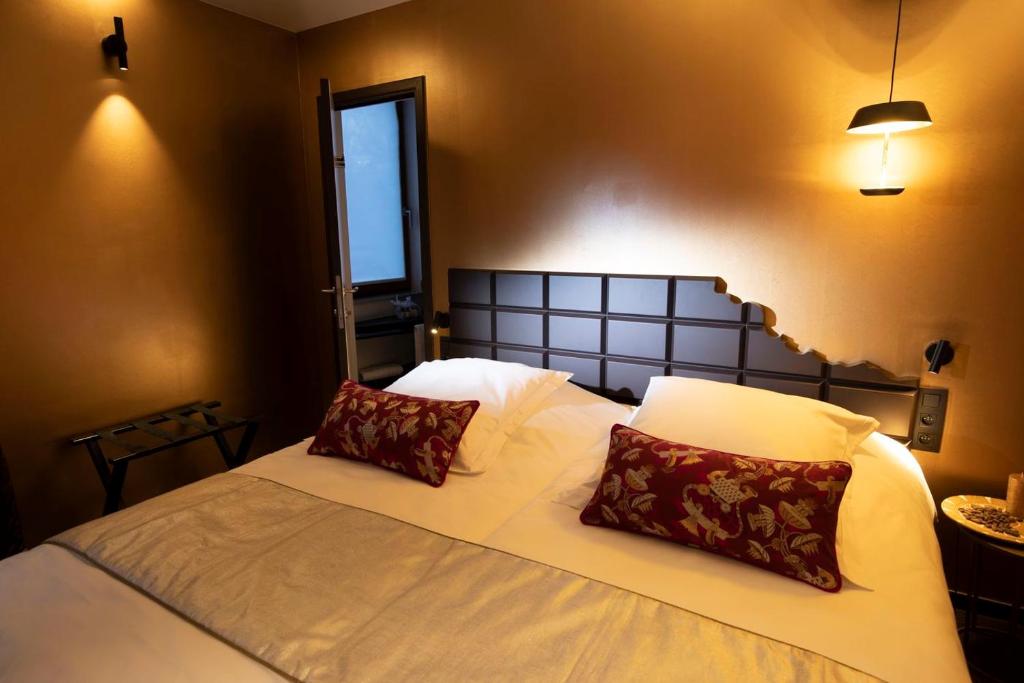 Postel nebo postele na pokoji v ubytování B-Lodge Boutique Hôtel