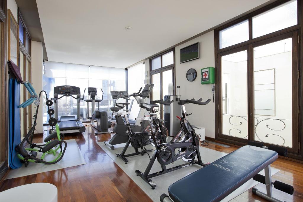 Fitness centrum a/nebo fitness zařízení v ubytování Suites Center Barcelona