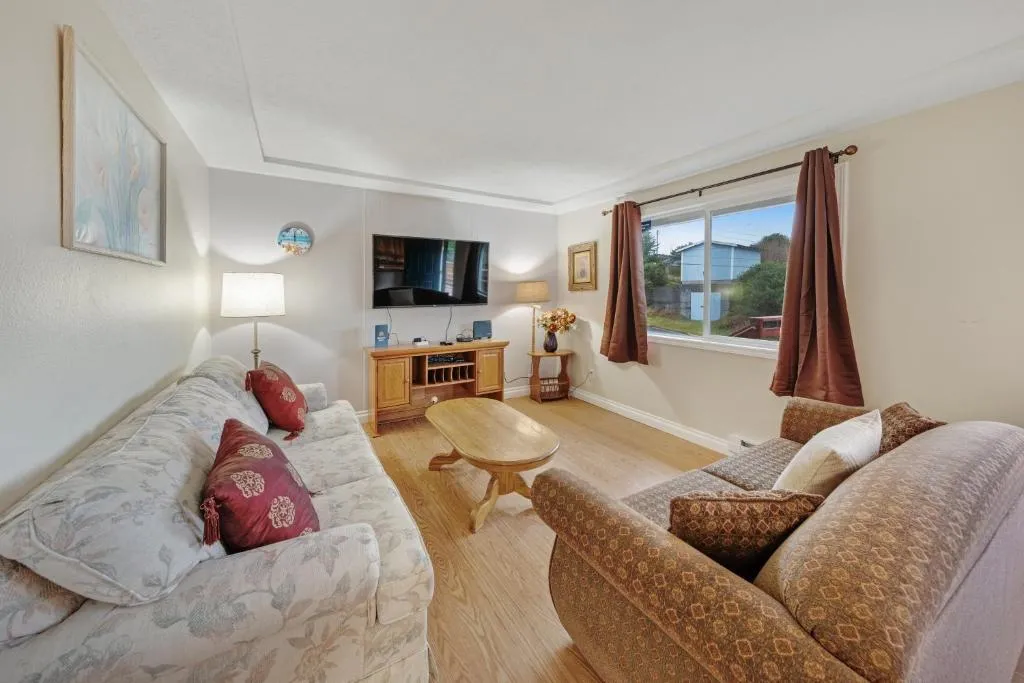 Sakina’s Paradise Three, Cwmbran, United States