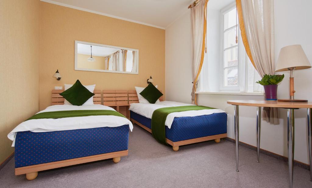 Postel nebo postele na pokoji v ubytování Angel Town Hall Apartments