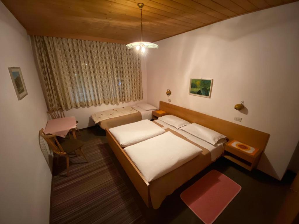 Postel nebo postele na pokoji v ubytování Gasthof Albergo Ressmair