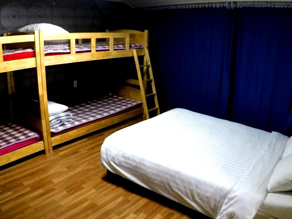Postel nebo postele na pokoji v ubytování Busan Popcorn Hostel