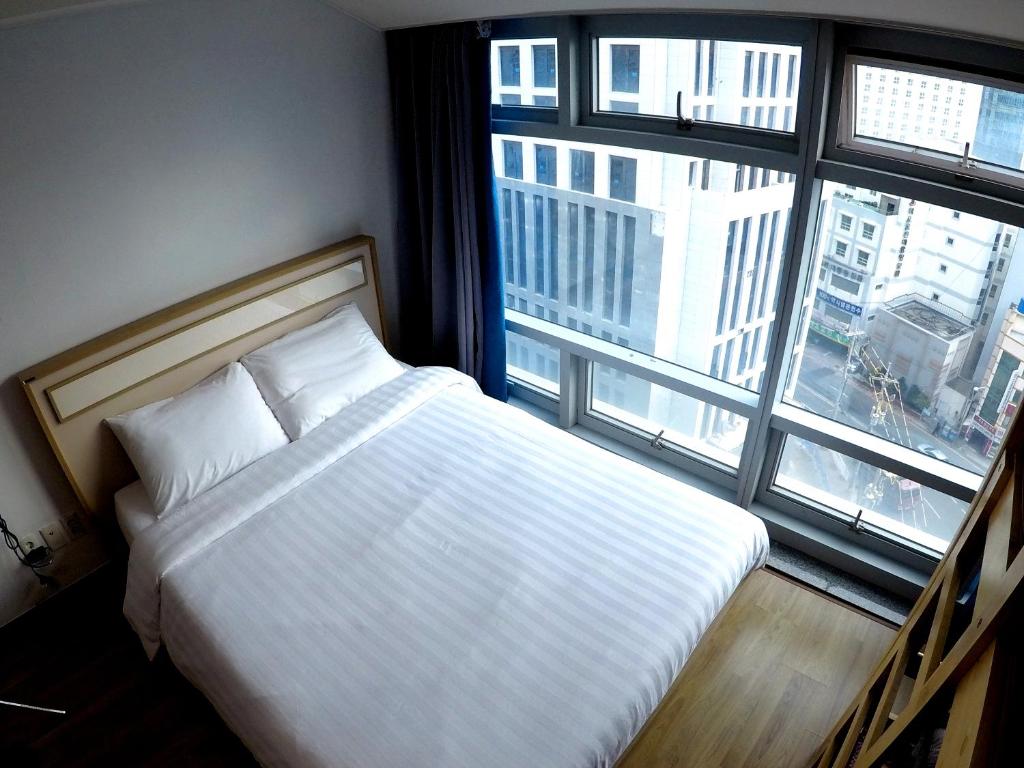 Postel nebo postele na pokoji v ubytování Busan Popcorn Hostel