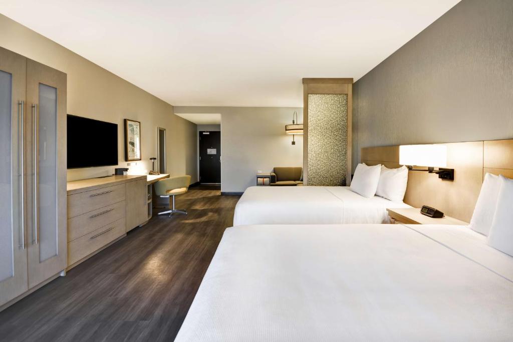 Hyatt Place Fresno - Queen Room With Two Queen Beds And Accessible Tub