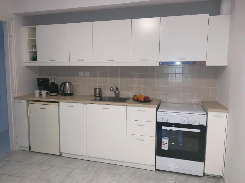 A kitchen or kitchenette at Treasure cosy flat