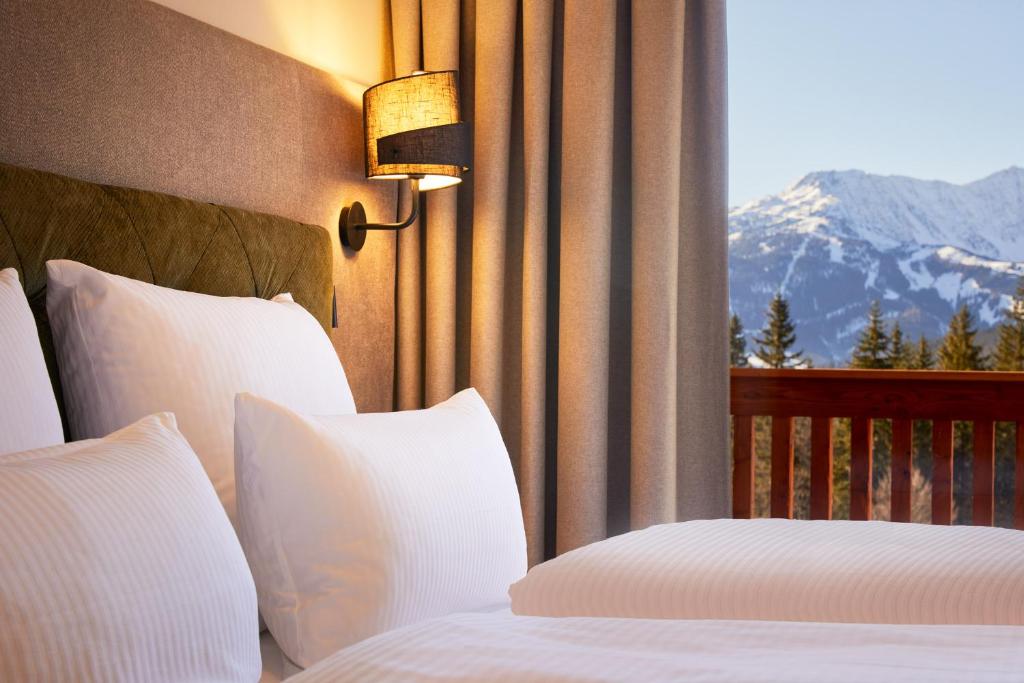 Nespecifikovaný výhled na hory nebo výhled na hory při pohledu z hotelu