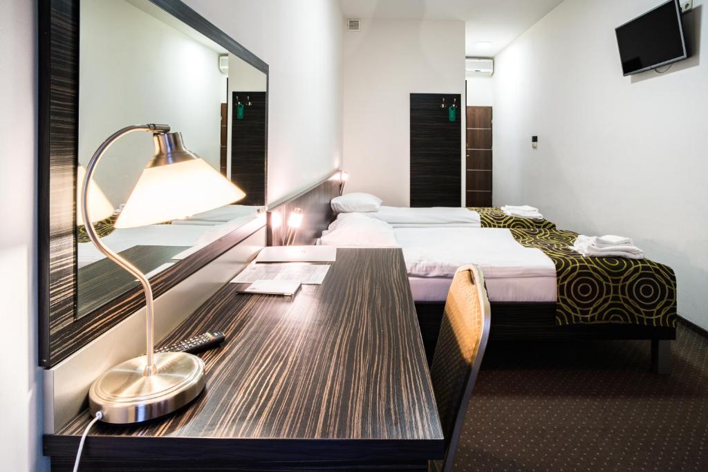 
Łóżko lub łóżka w pokoju w obiekcie Hotel Sulbin

