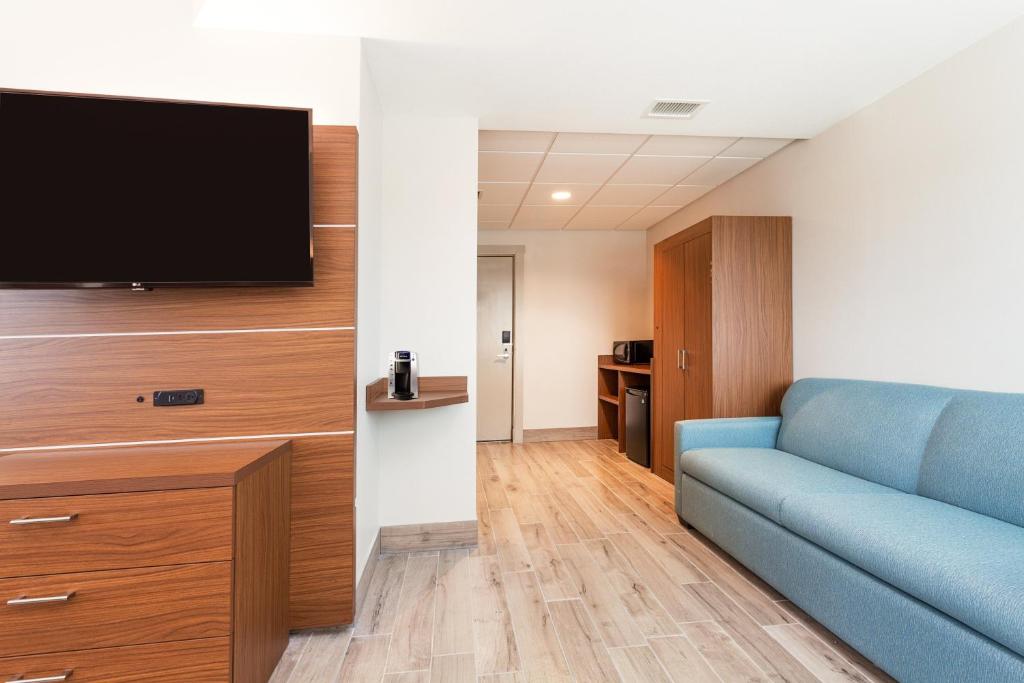Holiday Inn Express & Suites Panama City Beach - Beachfront by IHG photo