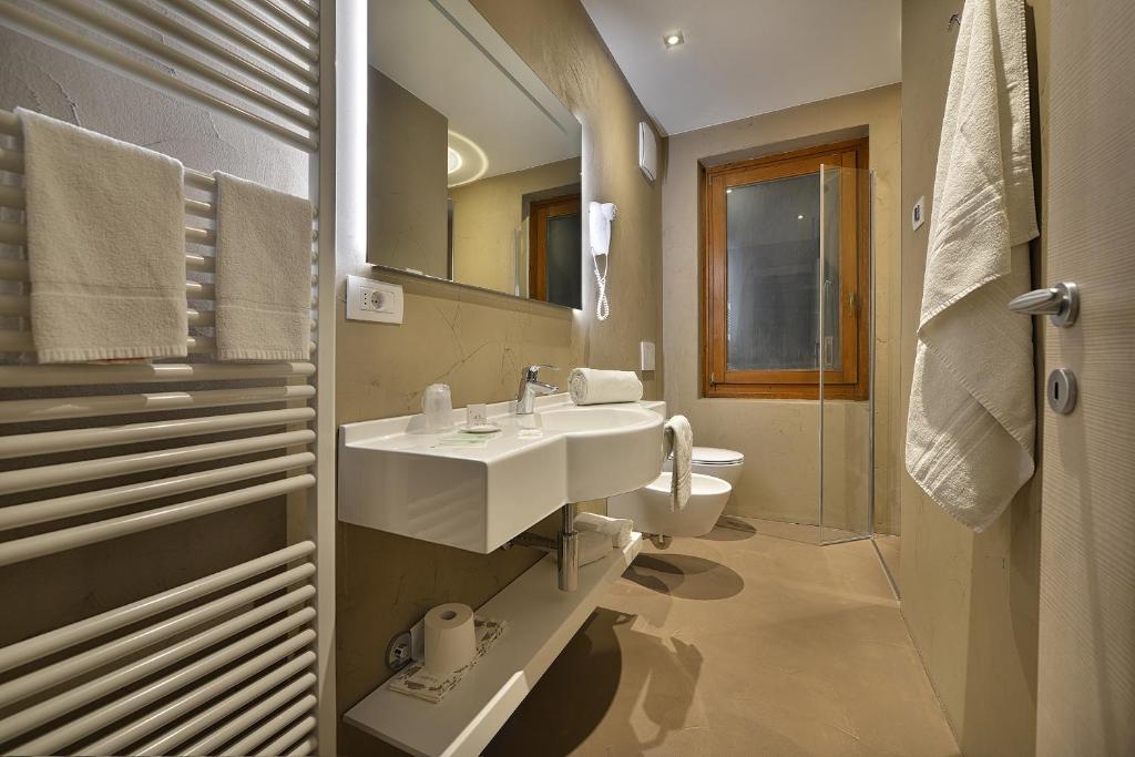 Kúpeľňa v ubytovaní Hotel Bernina
