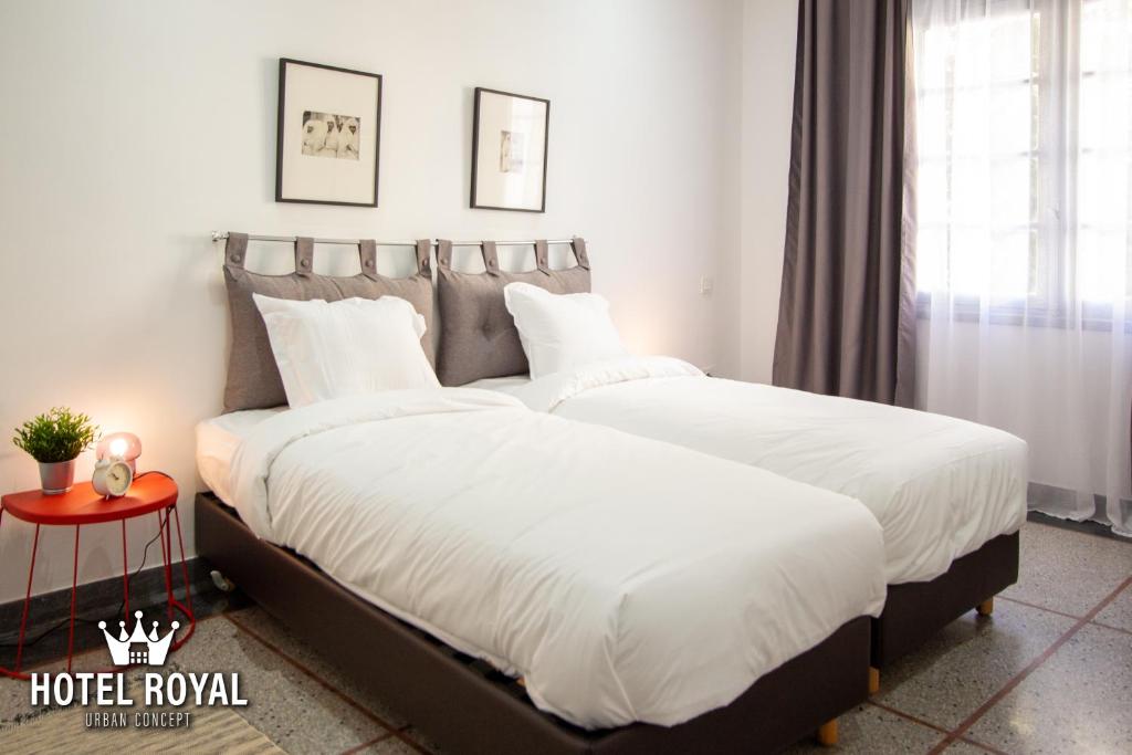 Postel nebo postele na pokoji v ubytování Hôtel Royal Urban Concept