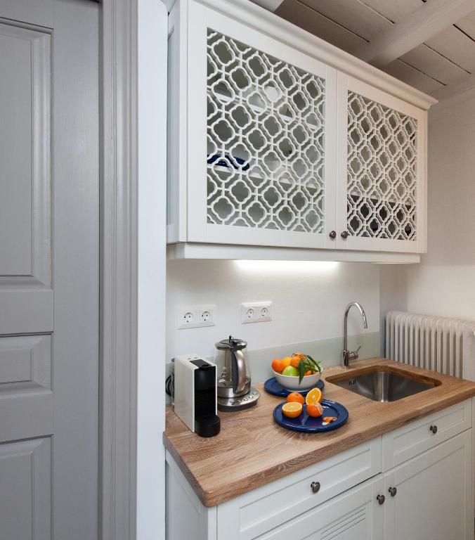 Acropolis TownHouseCo Suites - 5