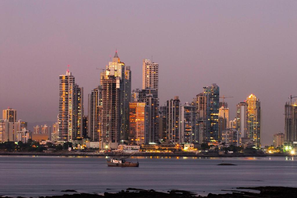 Nespecifikovaný výhled na destinaci Panamá nebo výhled na město při pohledu z hotelu