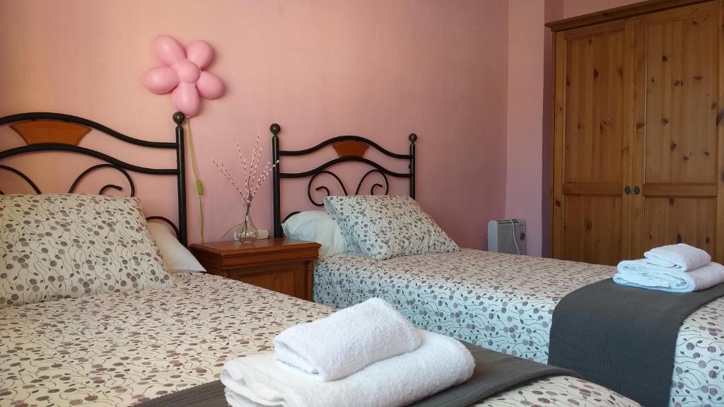 Postel nebo postele na pokoji v ubytování BNB LOLA - Habitacion privada - Aire acondicionado - Baños compartidos