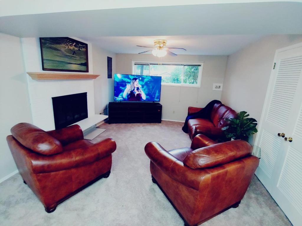 zz Enjoy the holidays w ur family here - Housity