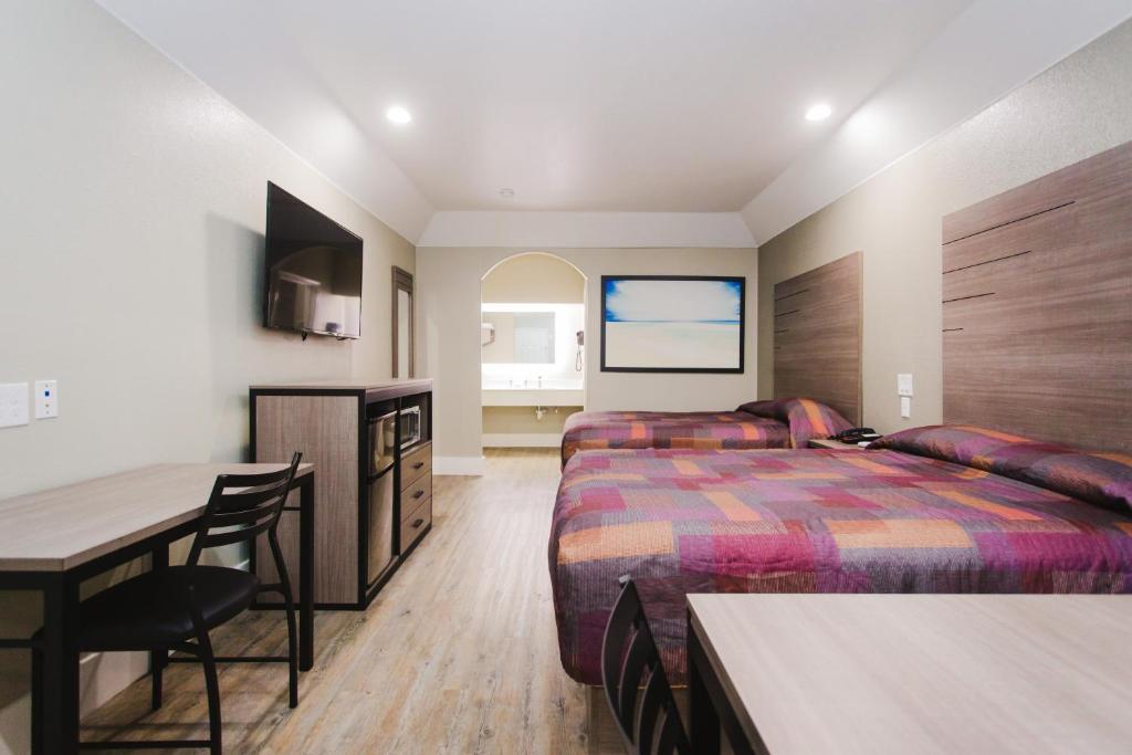 Palace Inn Beltway 8 & Westview - Superior Queen Room Met Twee Queensize Bedden
