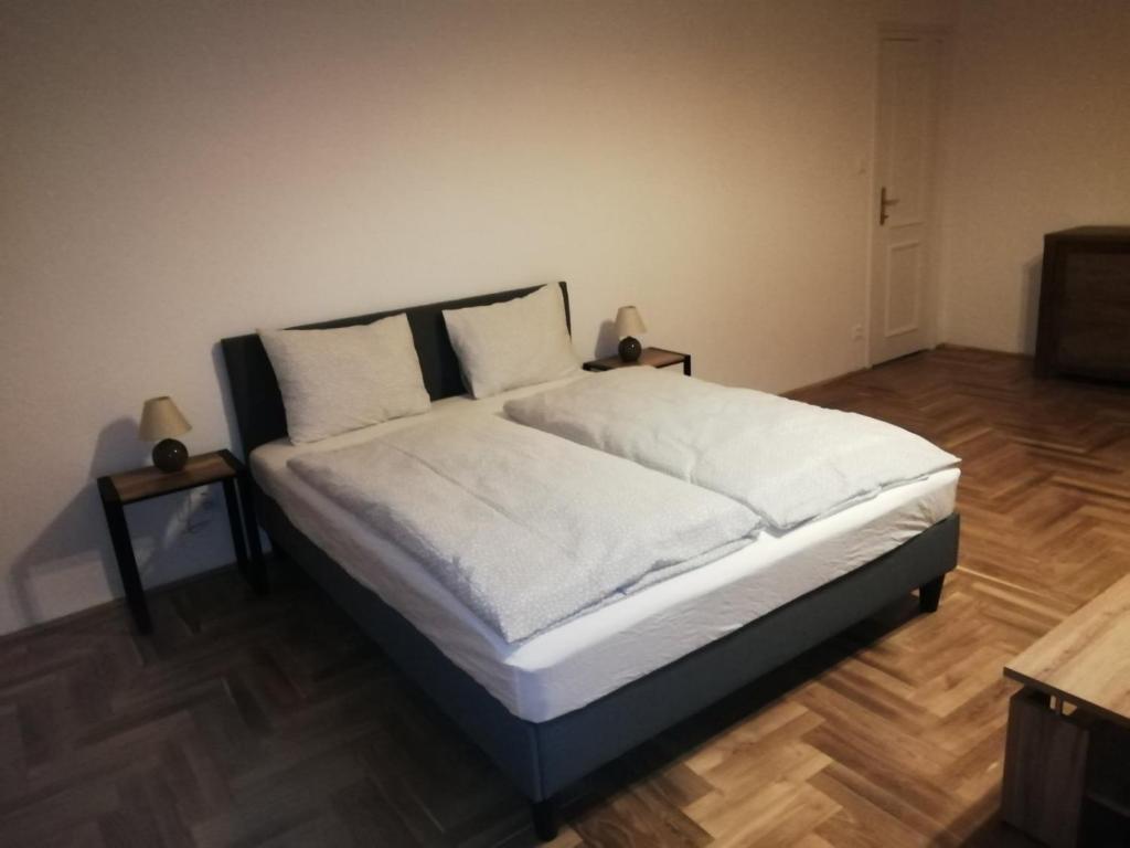 Posteľ alebo postele v izbe v ubytovaní Luxury new cozy flat at Dob street nearby Gozsdu court