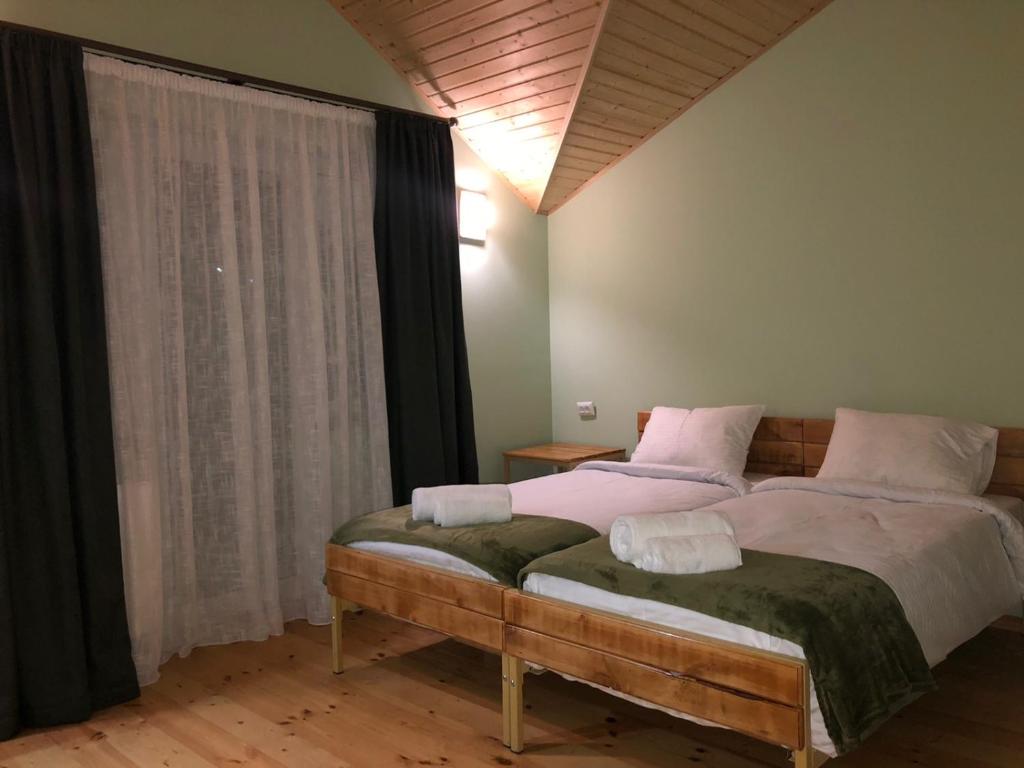 Postel nebo postele na pokoji v ubytování Cozy Place in Kazbegi