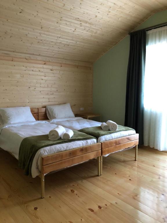Postel nebo postele na pokoji v ubytování Cozy Place in Kazbegi