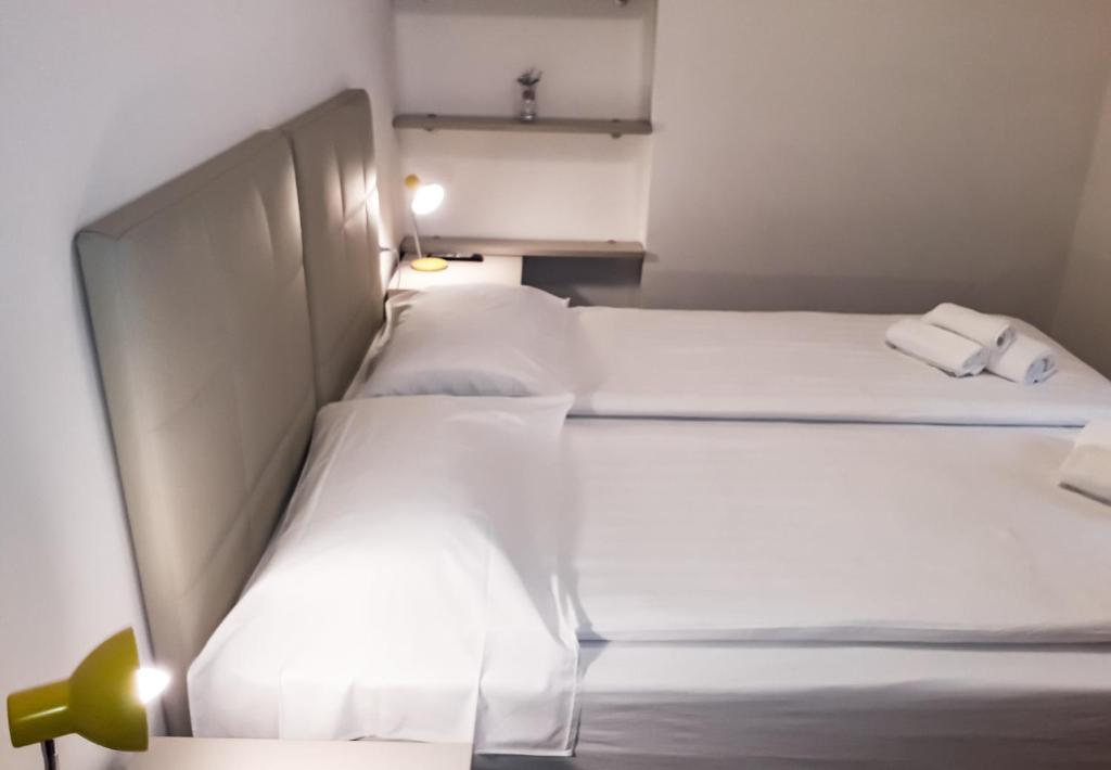 Postel nebo postele na pokoji v ubytování Sas da Rocia by go new location