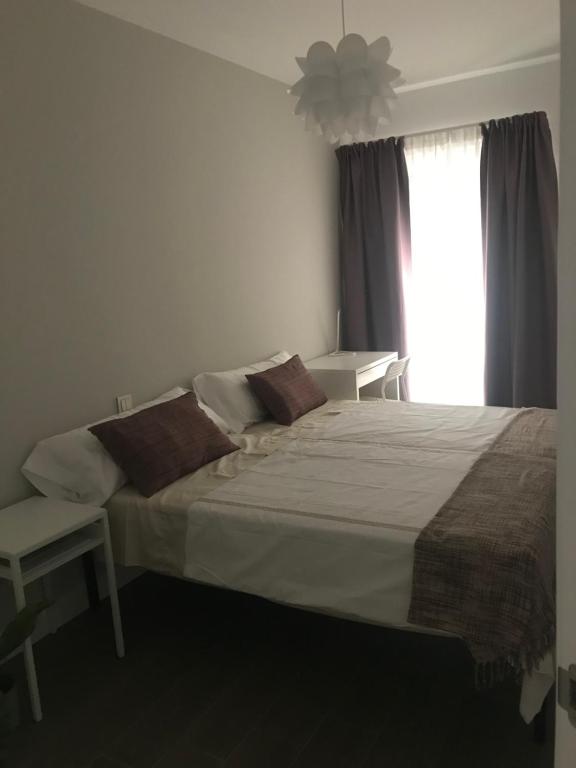A bed or beds in a room at Apartamentos DUKE