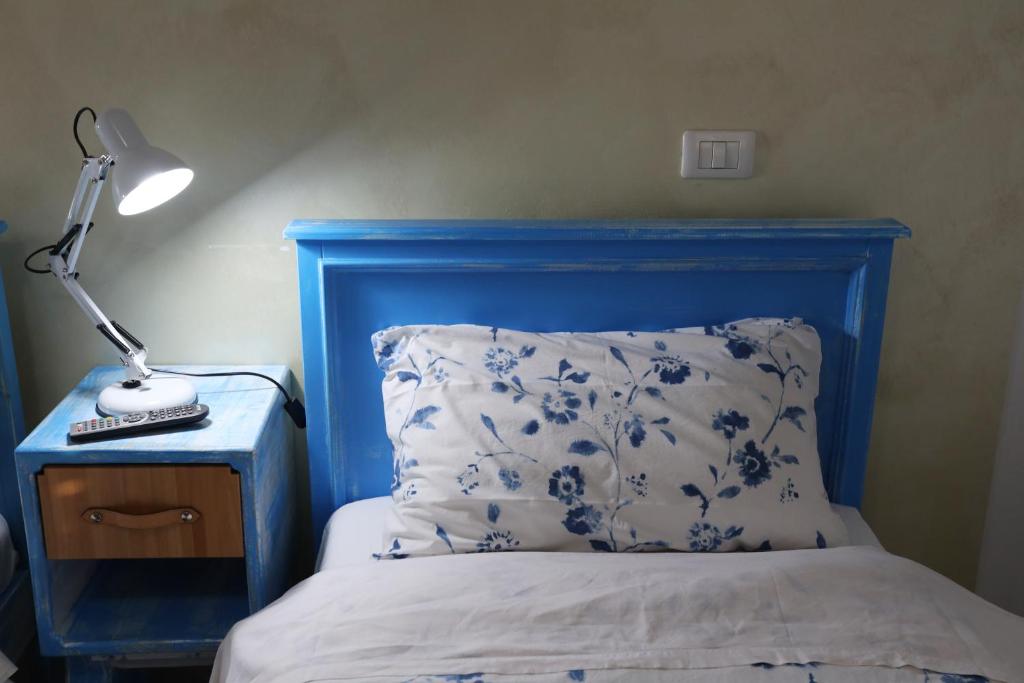A bed or beds in a room at La Casa del Gelso Fiorito