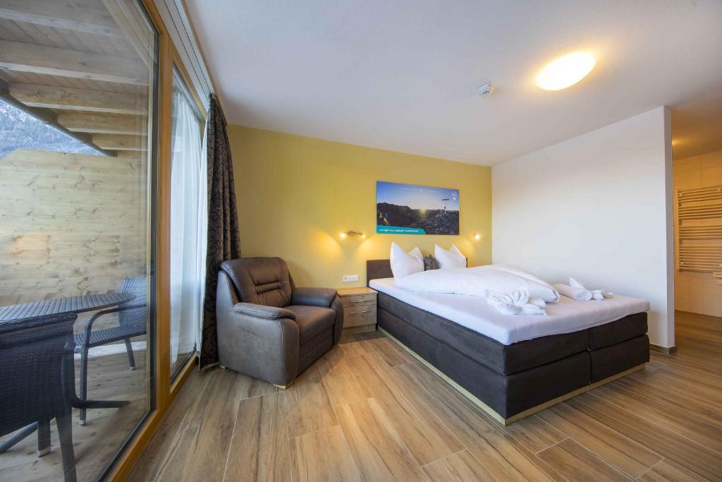 Postel nebo postele na pokoji v ubytování Hotel Krimml