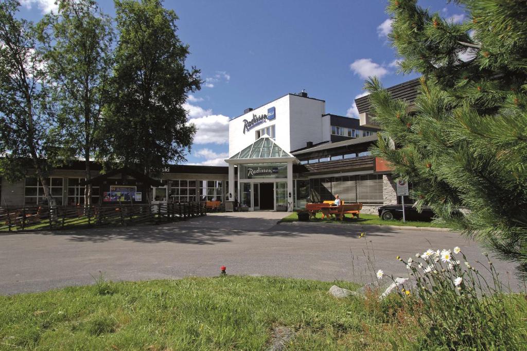 a building with a parking lot in front of it at Radisson Blu Resort, Beitostølen in Beitostøl