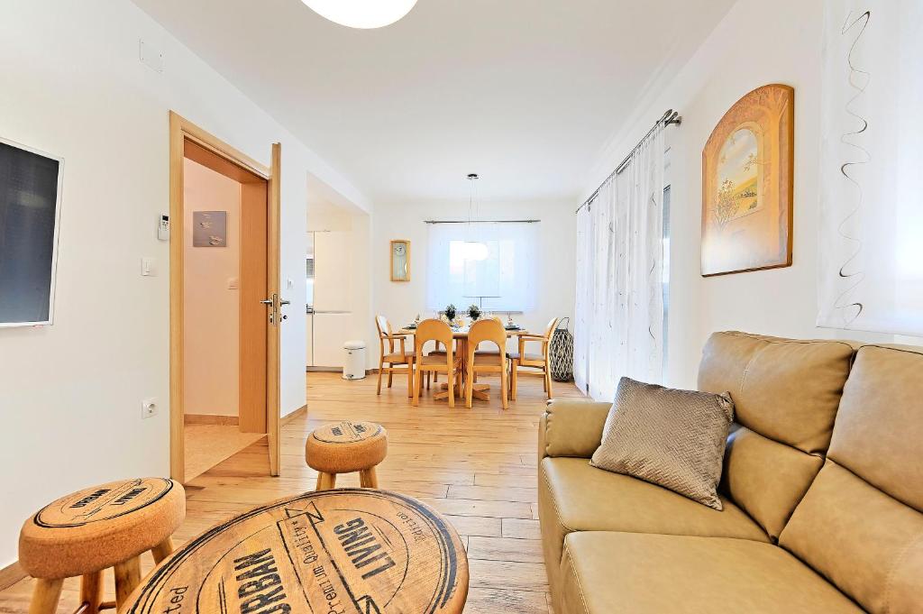 Posezení v ubytování Casa Tara Three-Bedroom Holiday Home