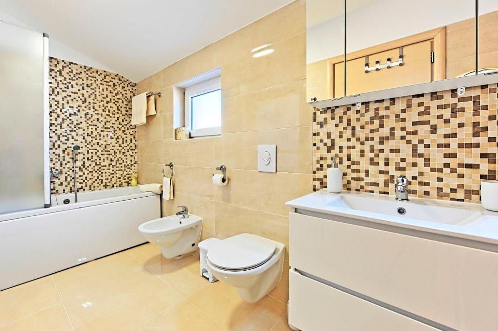 Koupelna v ubytování Casa Tara Three-Bedroom Holiday Home