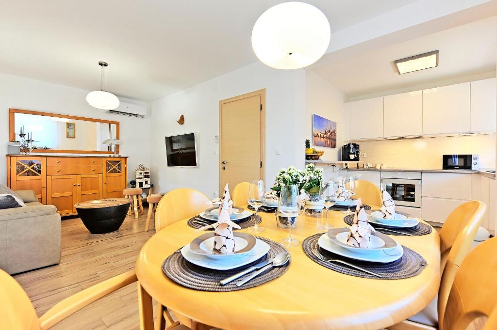 Kuchyň nebo kuchyňský kout v ubytování Casa Tara Three-Bedroom Holiday Home