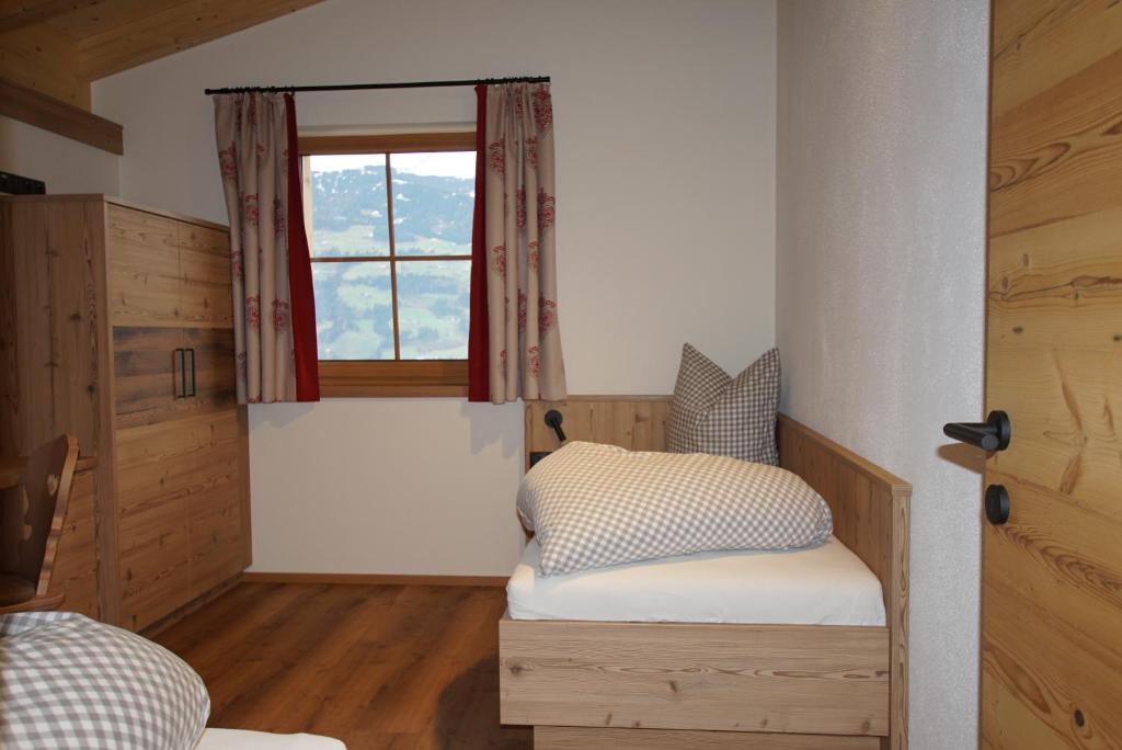 Postel nebo postele na pokoji v ubytování Gasthaus Goglhof
