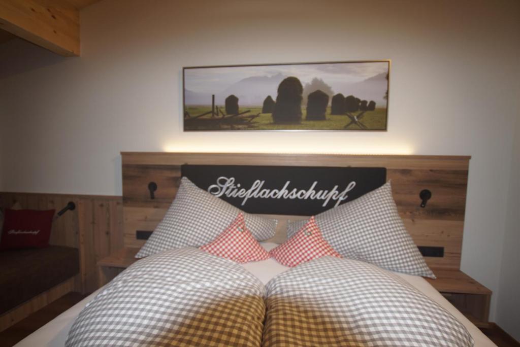 Postel nebo postele na pokoji v ubytování Gasthaus Goglhof