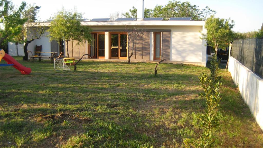 a yard with a house and a playground at Casa Vacanza 2 Mari in Alghero