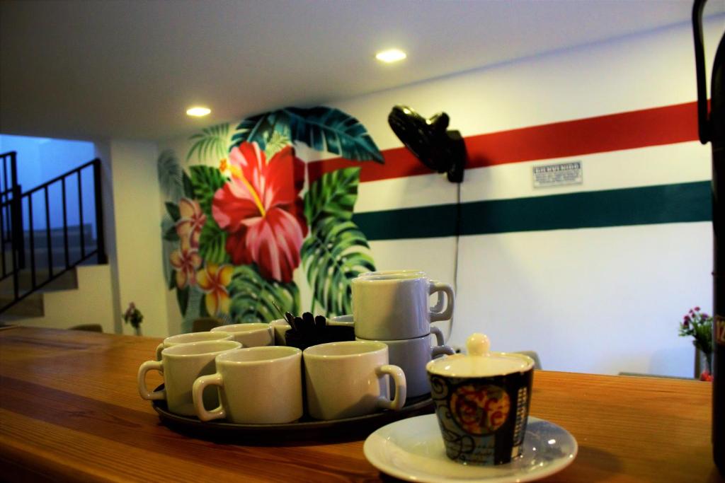 Tetera y cafetera en Color House Santa Marta